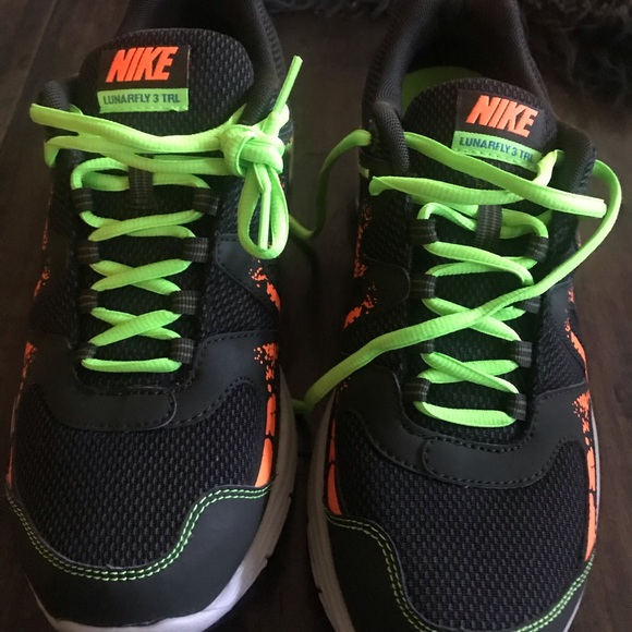 Easy used-NIKE sneakers! SIZE: 8.5-SUPER comfy. - Picture 4 of 5